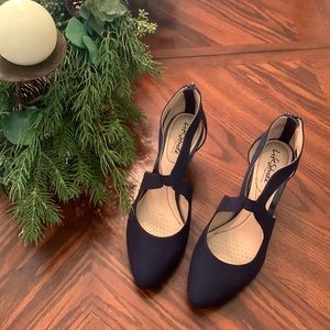 Womens navy Lifestride pumps